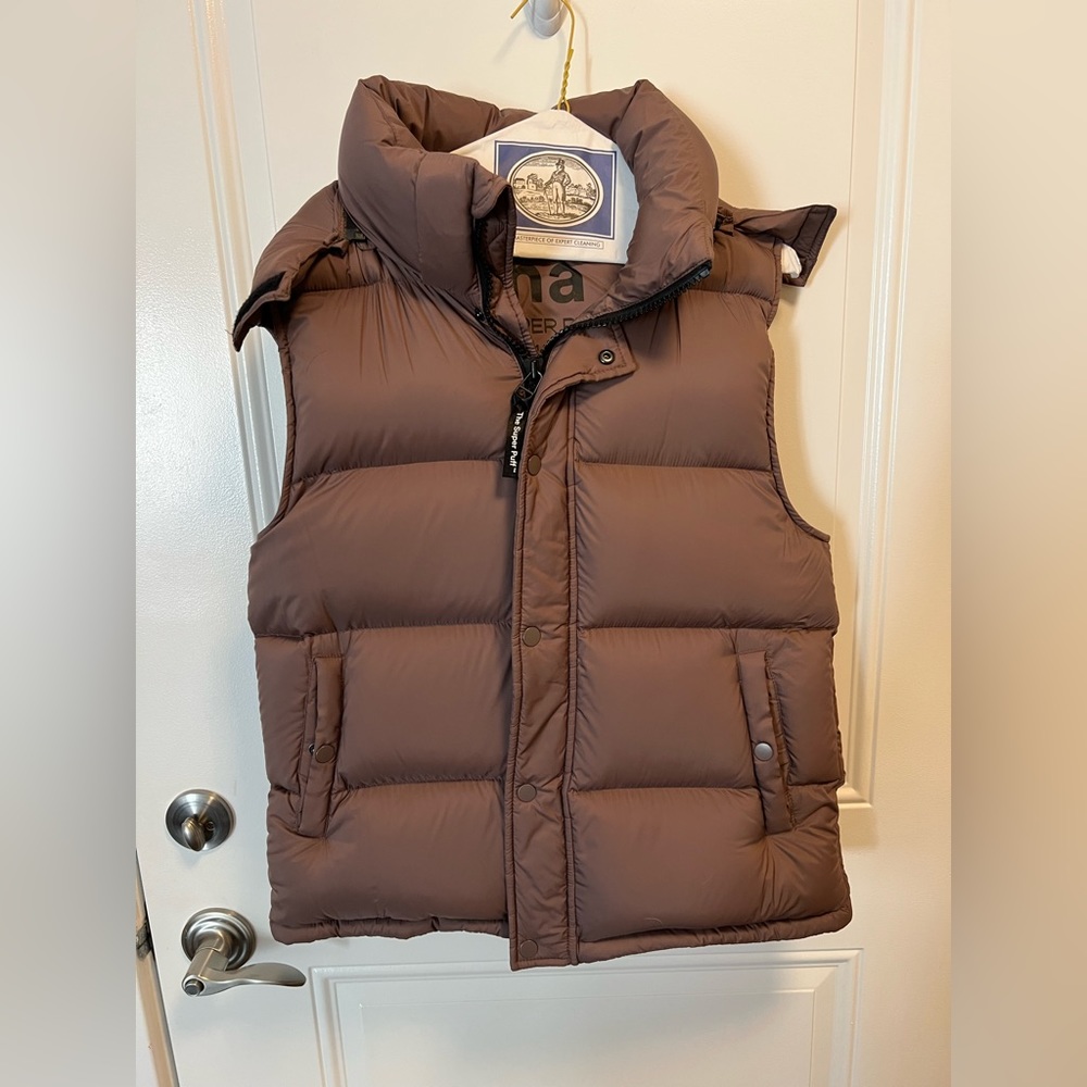 Aritzia Super Puff Hooded Vest